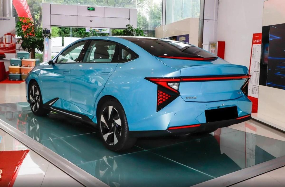 這款合資B級車,純電續航520km,6.9秒破百,家用適合嗎?