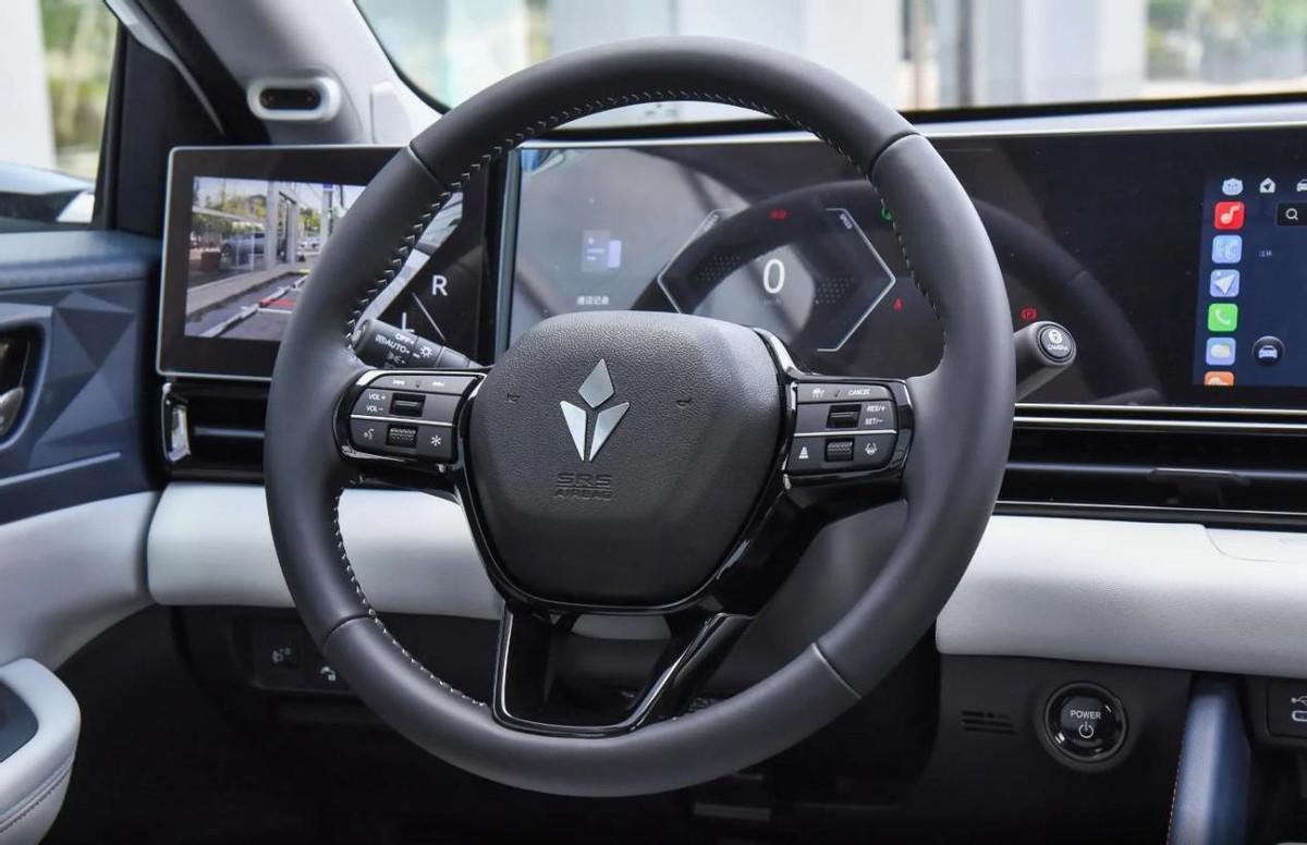 這款合資B級車,純電續航520km,6.9秒破百,家用適合嗎?