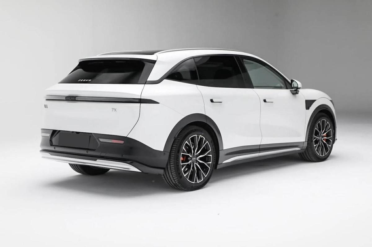 入門即頂配,標配800V快充,軸距超2米9,極氪7X劍指Model Y?